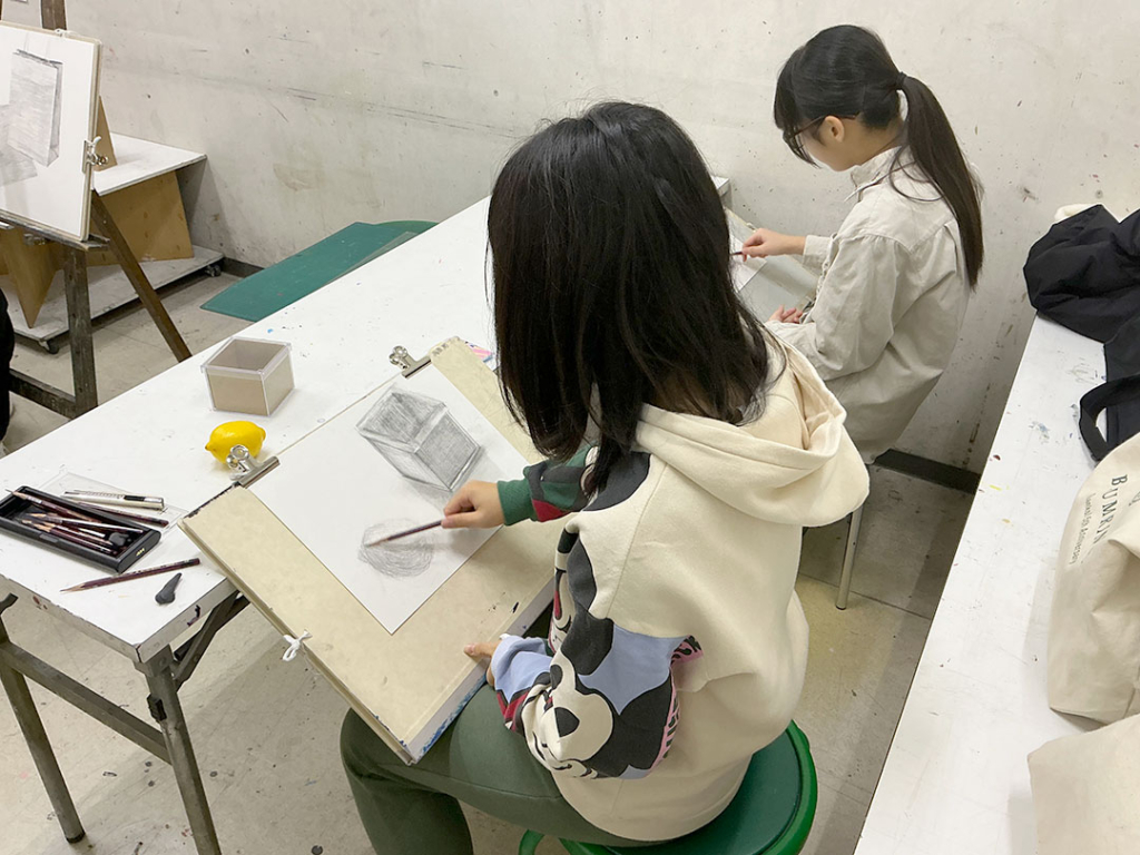 「2025-2026冬期講習会」授業風景・中学生美術科